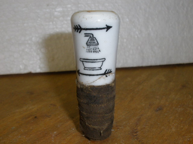 Porcelánová klička na vanu